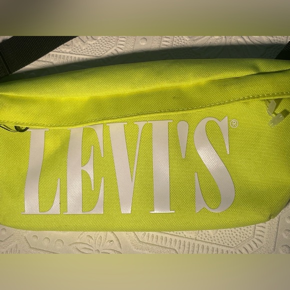 Levi’s Crossbody Bag in Neon Yellow NWT but has small markings from storage - Picture 4 of 10